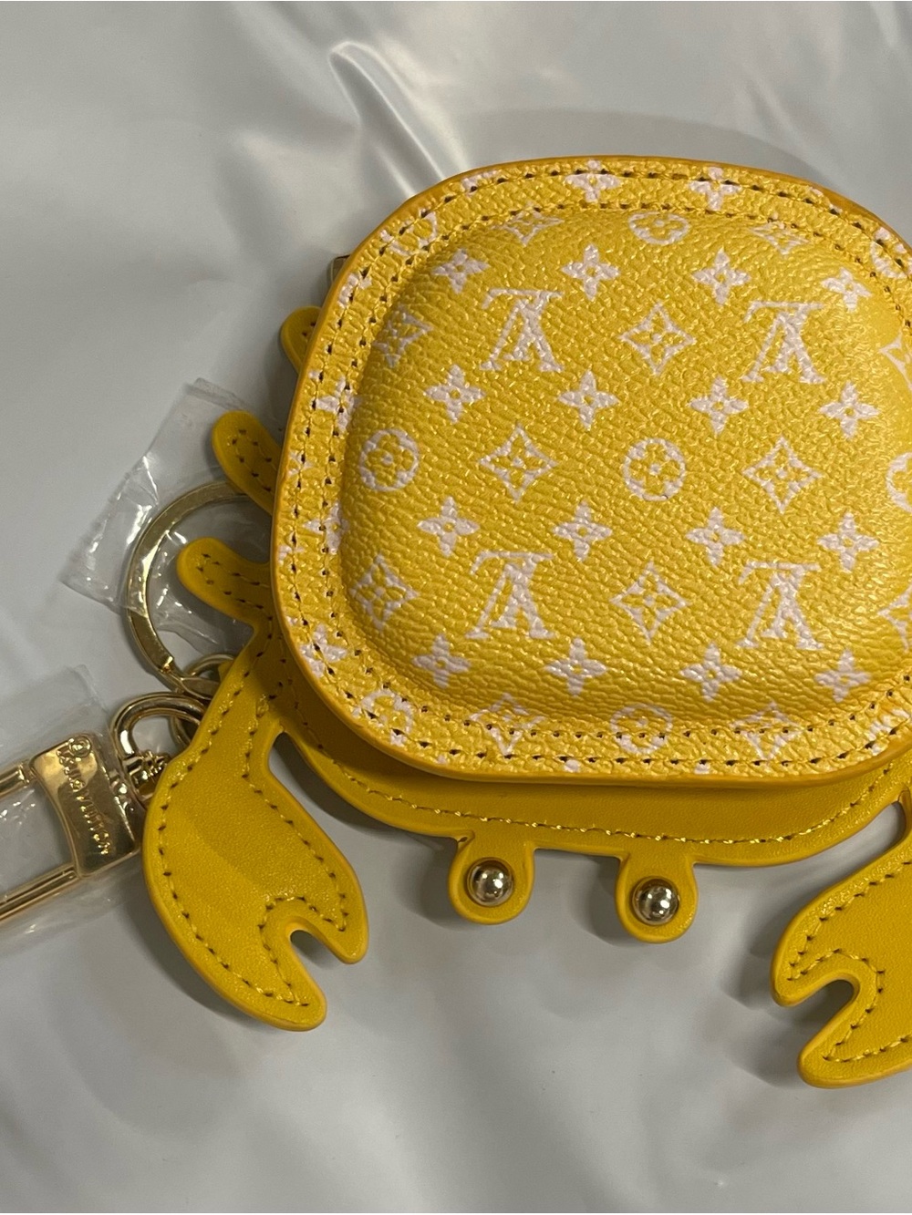 Yellow fashionable Crab Coin Purse Keychain or AirPod holder - Picture 3 of 4
